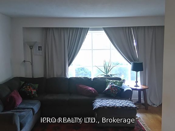 3rd image of 62 Ambleside Dr