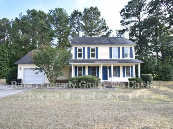 202 Cobblestone Ct, Raeford, NC 28376