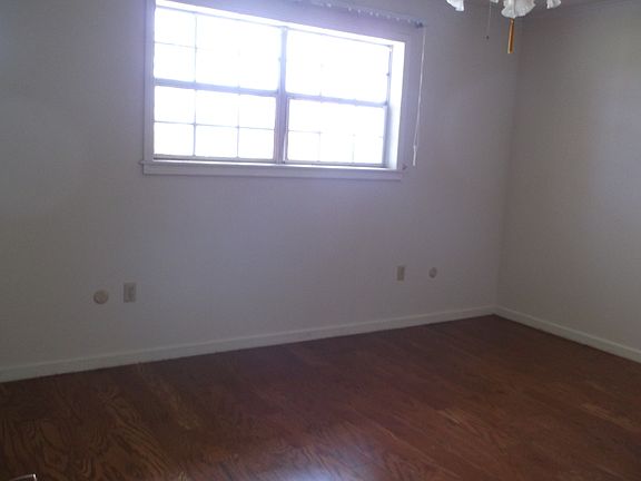 3rd image of 1901 Fairway St