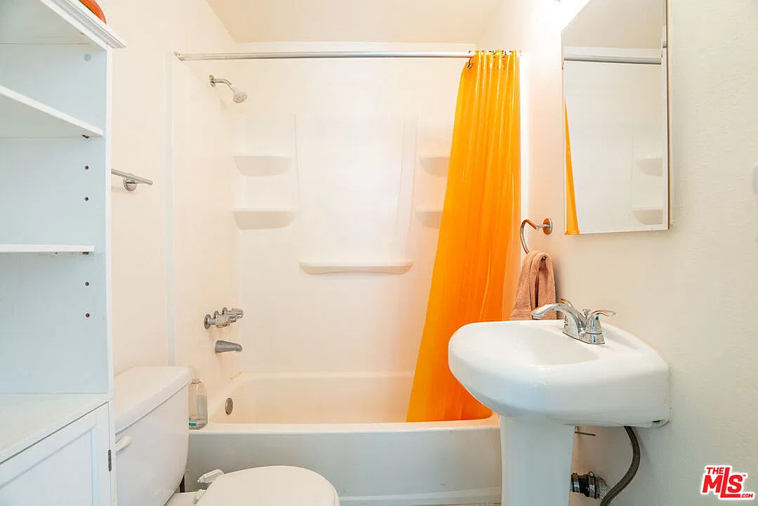 Studio, 1.0 bath, 332 sqft, $1,950 — Photo 4