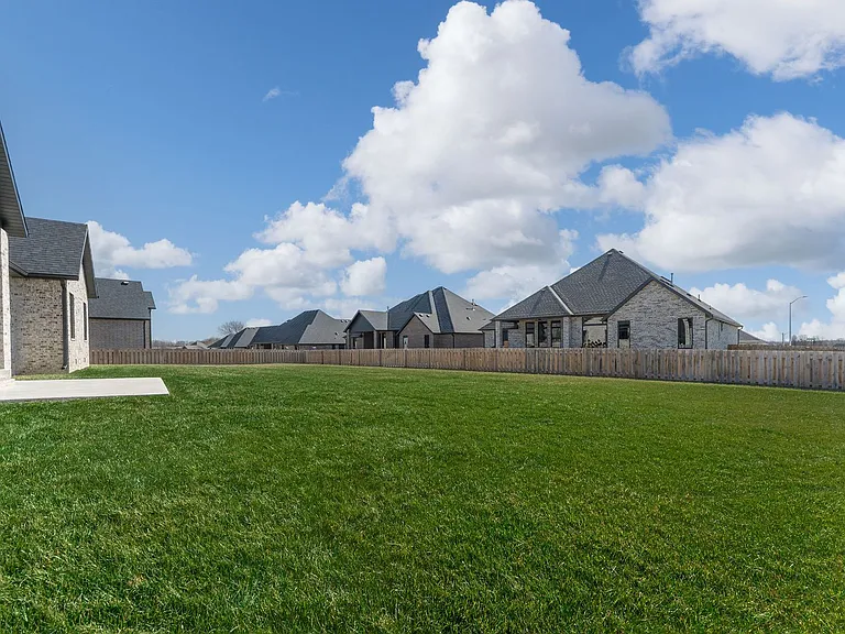 4464 E Lancaster Way — Photo 38