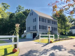 3 Field St, Amesbury, MA 01913