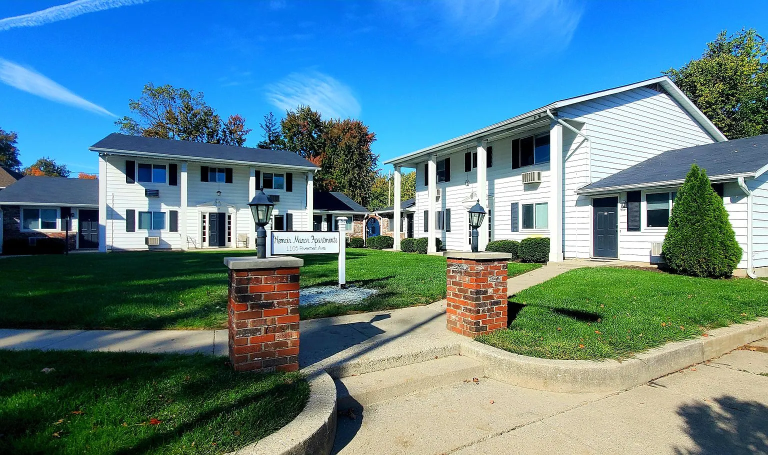 Nemoir Manor Lakeside — Photo 1