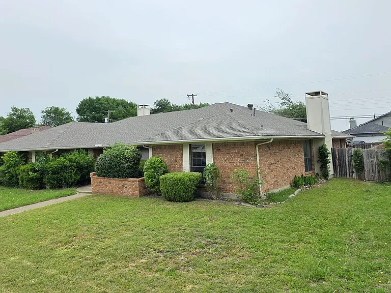 4724 Berridge Ln — Photo 1