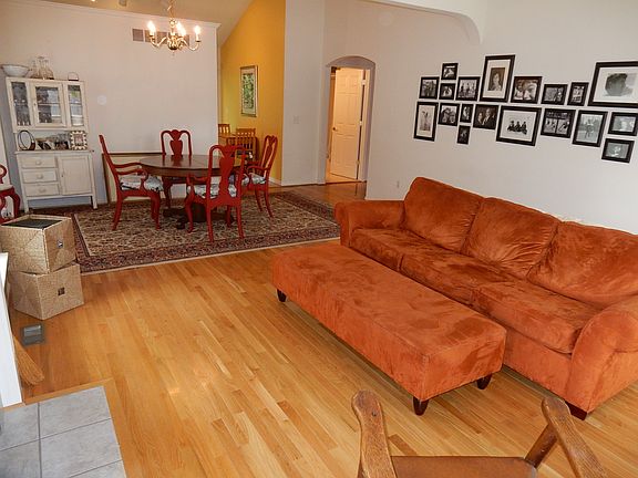 2nd image of 16462 Ventura Cir