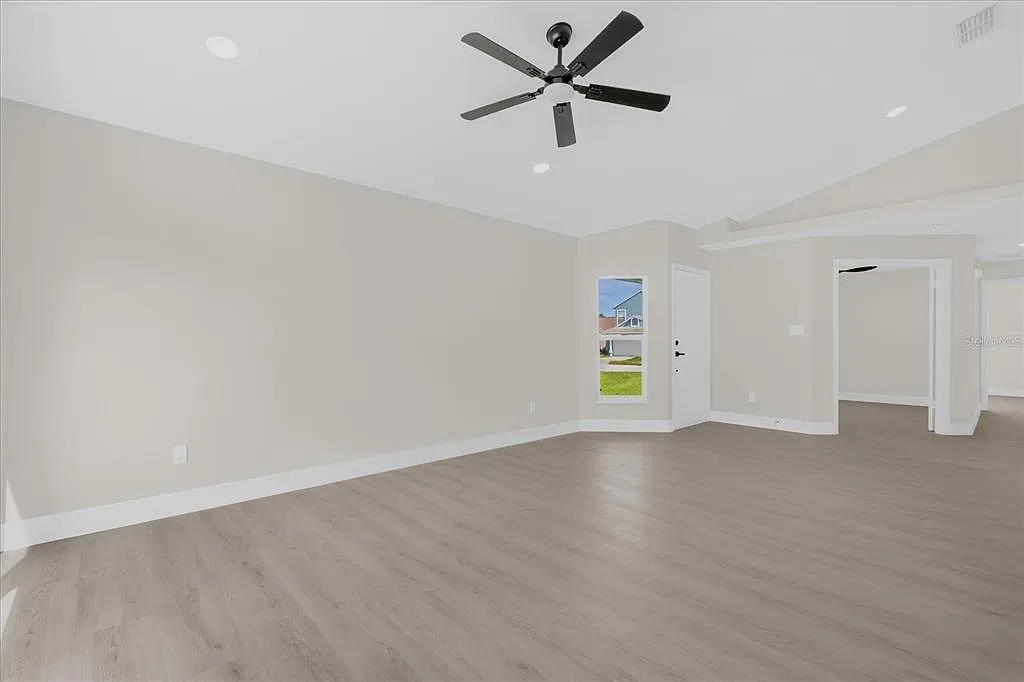 3 bed, 2.5 bath, 1401 sqft, $2,600 — Photo 4