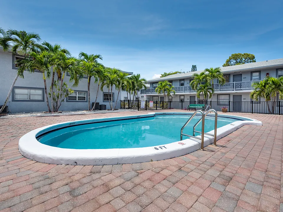 2123 Davie Blvd #211