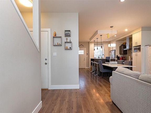 4th image of 3903 Douglas St #5