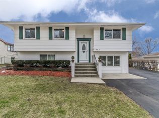 1433 Yale Ln, Schaumburg, IL 60193