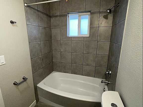 4th image of 15202 Grant Ave SW #3