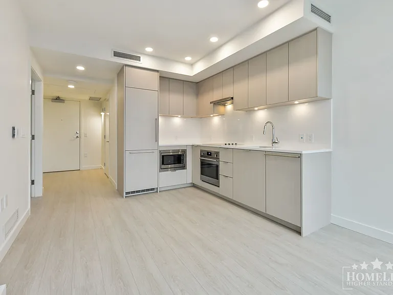 13675 107a Ave #1004 — Photo 16