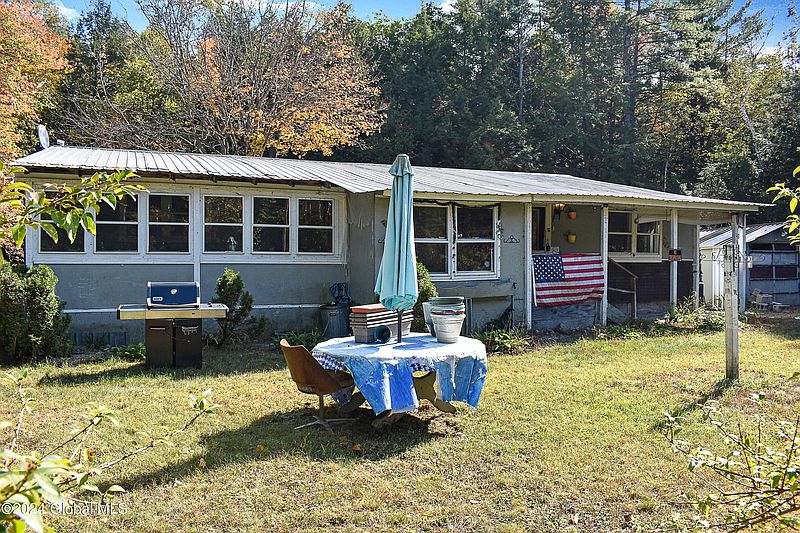 2nd image of 432 White Schoolhouse Road