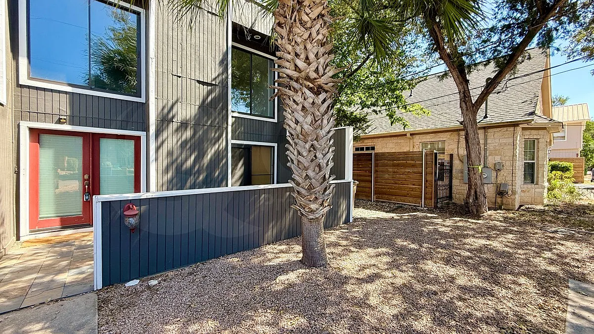2 bed, 1.0 bath, 1500 sqft, $1,700 — Photo 1