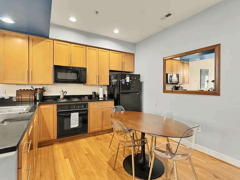 2363 Champlain St NW #3 — Photo 10