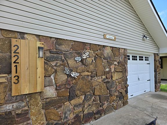 4th image of 2213 Willow Ln