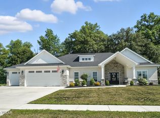 4046 Running Oak Trl, Lima, OH 45807