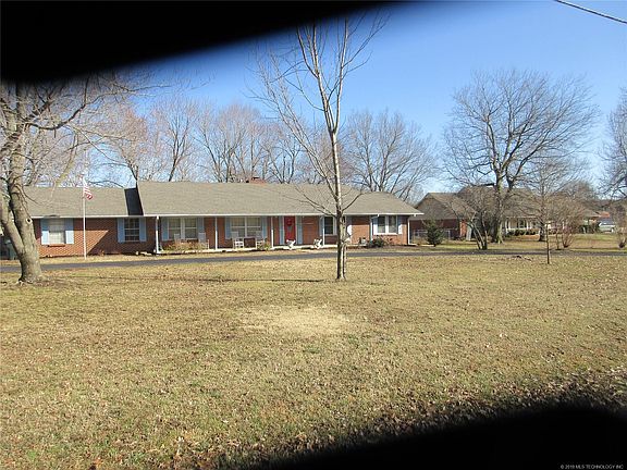 2nd image of 734 Valentine Ln