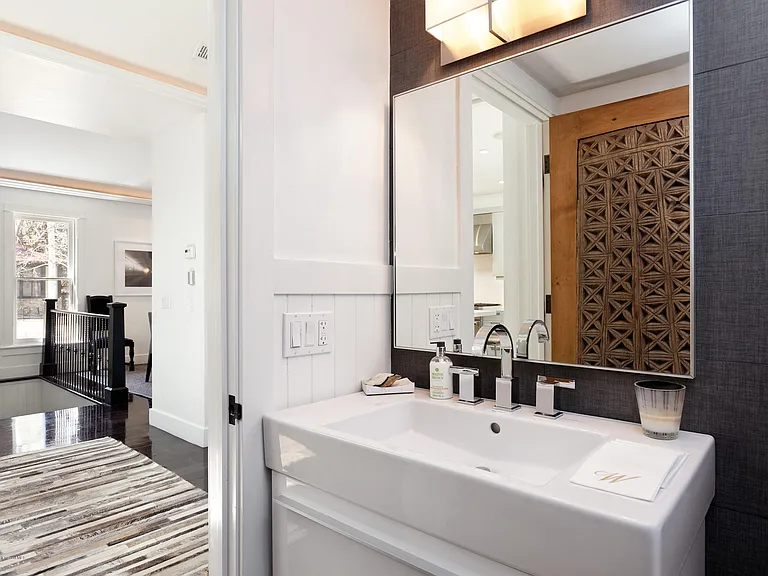 533 W Francis St — Photo 11