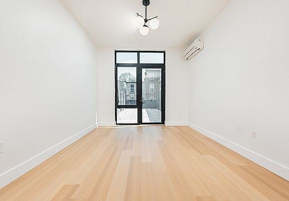 4th image of 420 Gates Ave #216