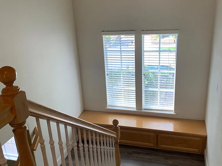 2592 Tamworth Ln — Photo 4