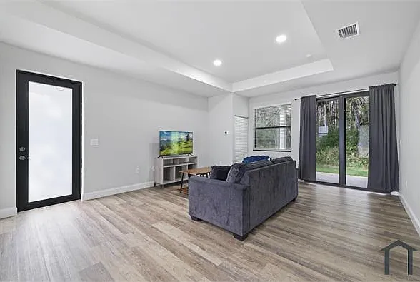 1911 Lorna Ave — Photo 9