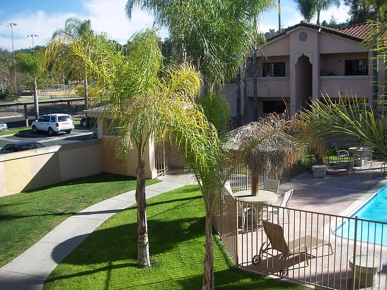 Los Olivos Apartments — Photo 12