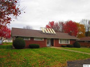 624 W Elm St, Mason City, IL 62664