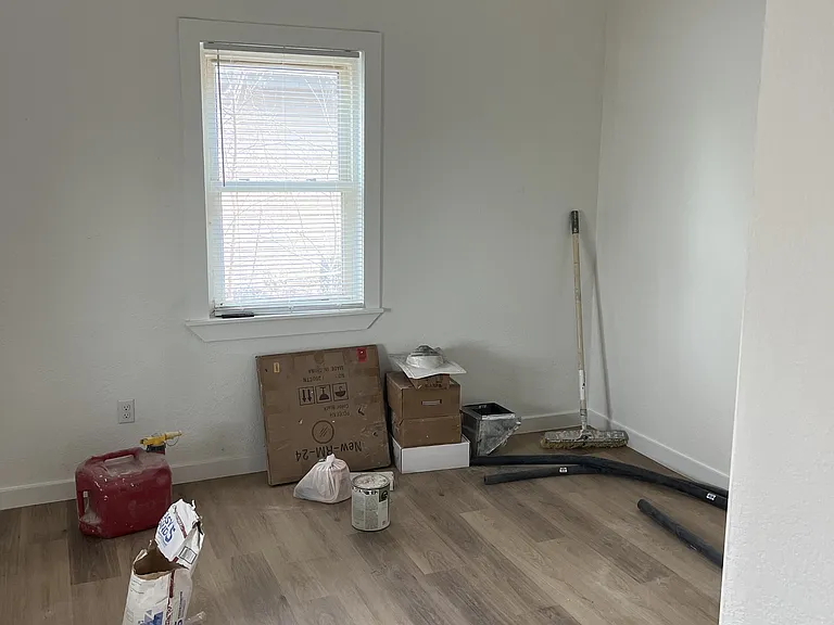 525 W Washington Ave — Photo 7