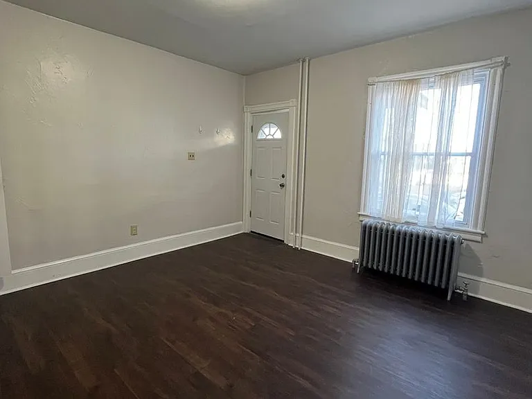 122 S Spruce St — Photo 3