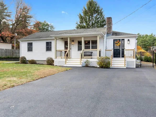 2 Circuit Dr, Rowley, MA 01969