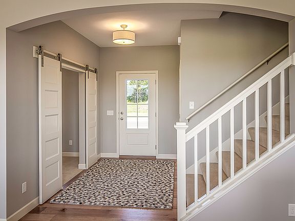3rd image of 2527 Woods Dr