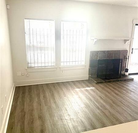 4th image of 2030 Oak Park Ln