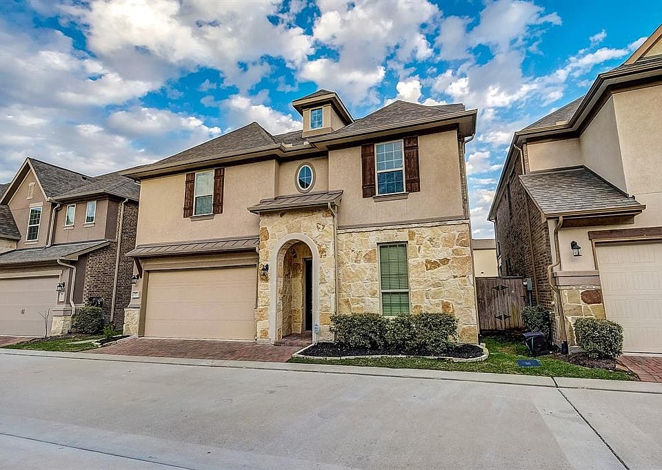 1st image of 807 Saltgrass Shores Dr