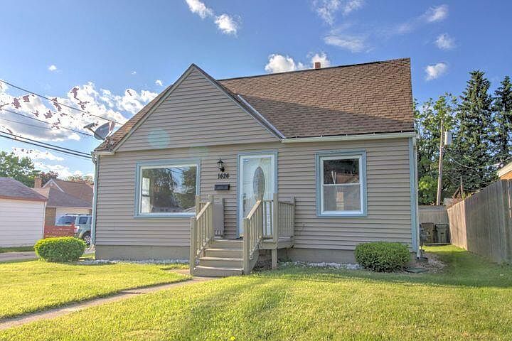1st image of 1424 Mackinac Ave