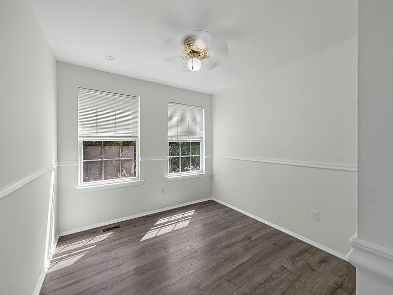 8 Worthington Ct — Photo 19