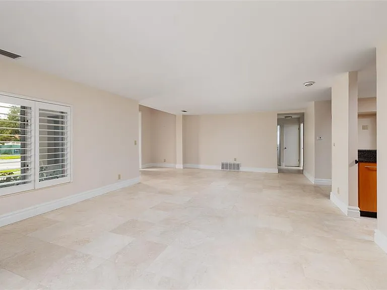 300 Brightwaters Blvd NE — Photo 9