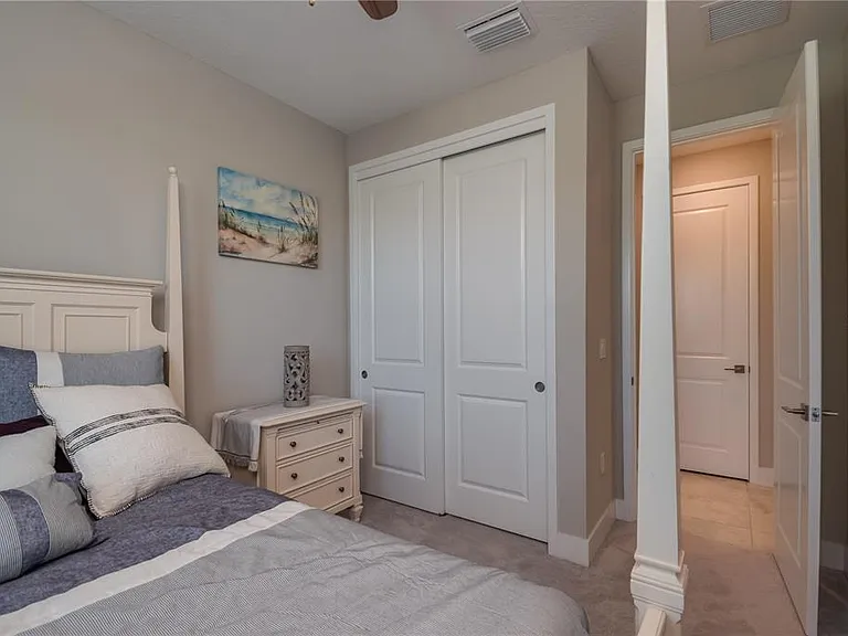 5333 NW 33rd Pl — Photo 5