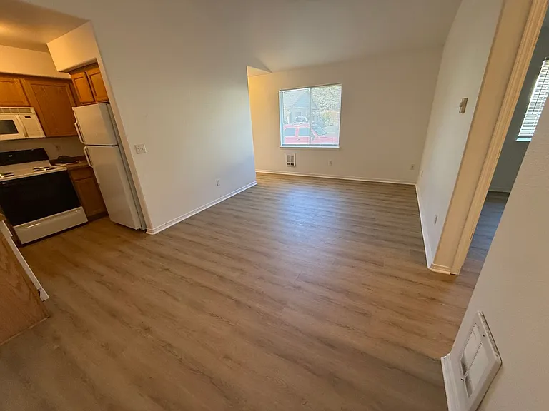 2358 NE Mary Rose Pl — Photo 8