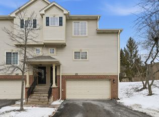 171 Monarch Dr, Streamwood, IL