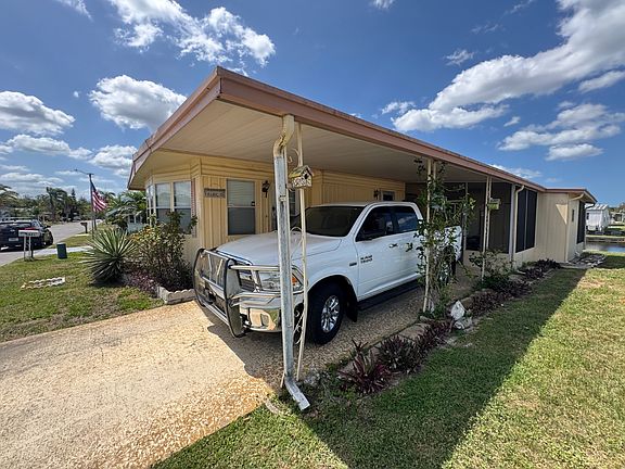 3rd image of 5641 Paradise Dr