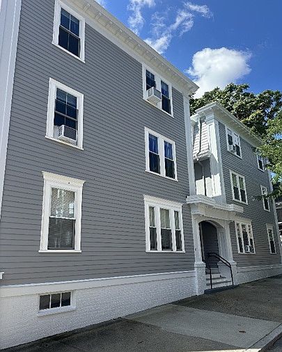 1st image of 11 Medway St APT 6