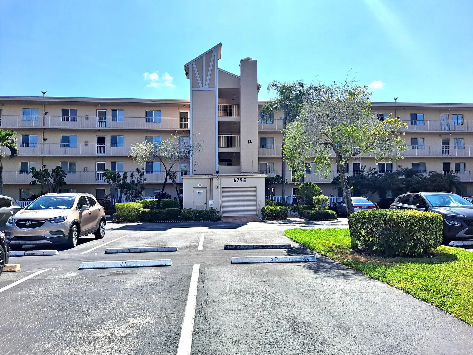 2 bed, 2.0 bath, 990 sqft, $3,500 — Photo 1