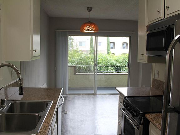 4th image of 1415 S Bundy Dr APT 5