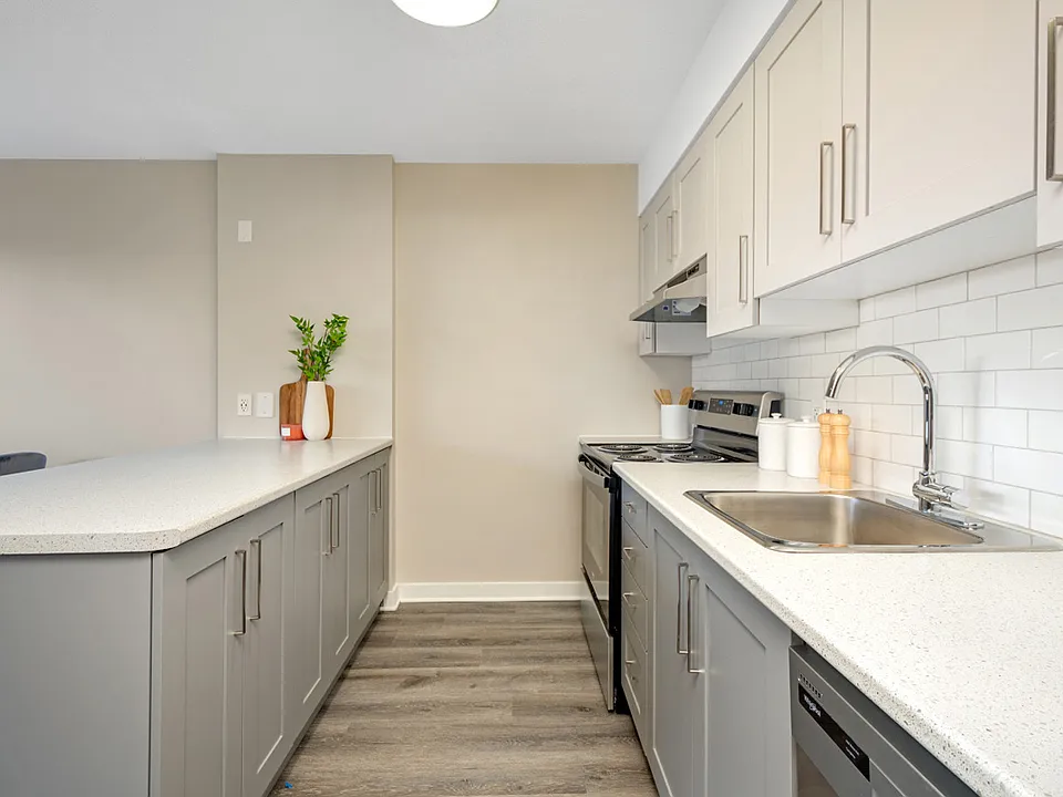 35 Woodridge Cres