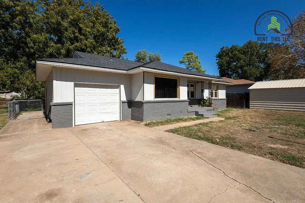 3 bed, $995 — Photo 2