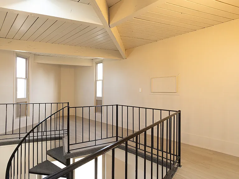4401 Harriet St — Photo 8