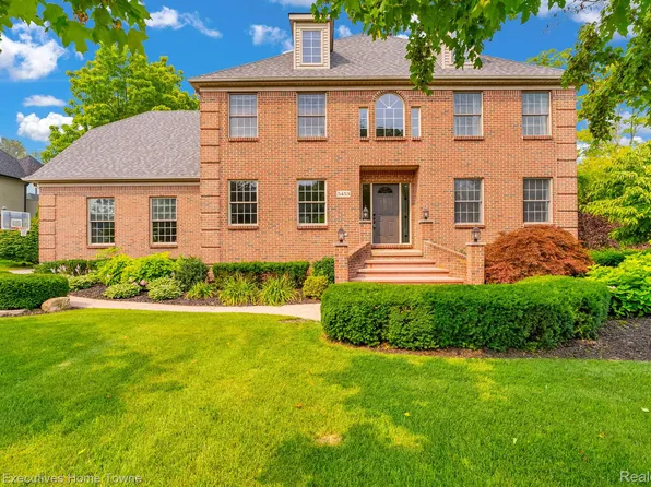 5453 Baywood Dr, Fort Gratiot, MI 48059