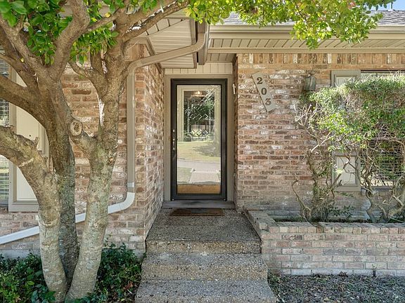 2nd image of 203 Becky Ln