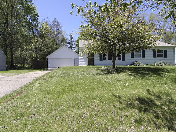2nd image of 2823 Brook Dr