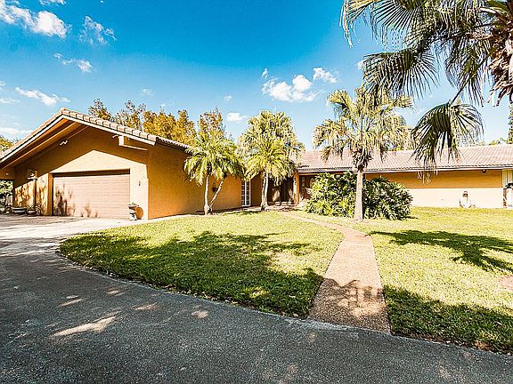 5th image of 4201 SW 93rd Ave